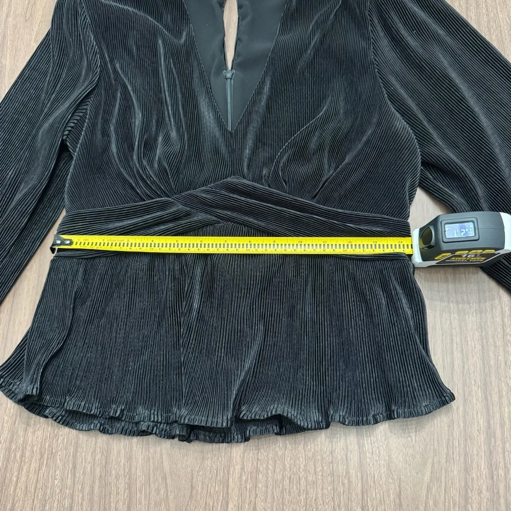 ASTR The Label Medium‎ Black Top Blouse Long Sleeve Pleated Boho Chic Whimsigoth